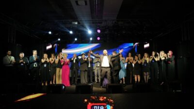 Yoğun katılımla gerçekleşen törende, 250’nin üzerinde ödül, üstün performans sergileyen