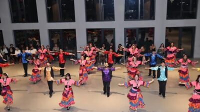 Nilüfer Belediyesi sanat atölyeleri eğitmenleri ve öğrencileri, Dünya Dans Günü’nü