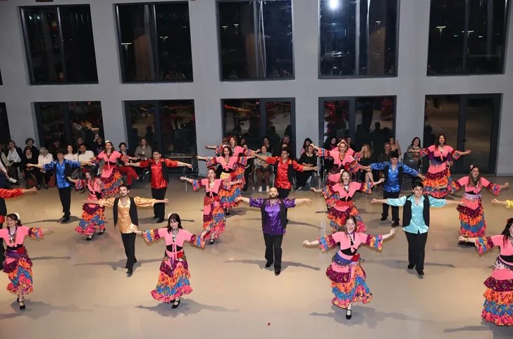 Nilüfer Belediyesi sanat atölyeleri eğitmenleri ve öğrencileri, Dünya Dans Günü’nü