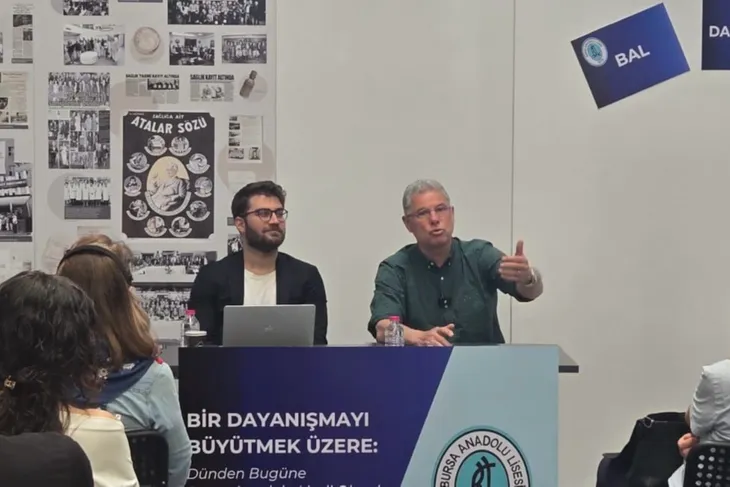 Bursa’da öğrencilerden ve mezunlardan öğretmenlere destek Ülke genelinde birçok proje okulunda yaşanan öğretmen görev yeri değişiklikleri,