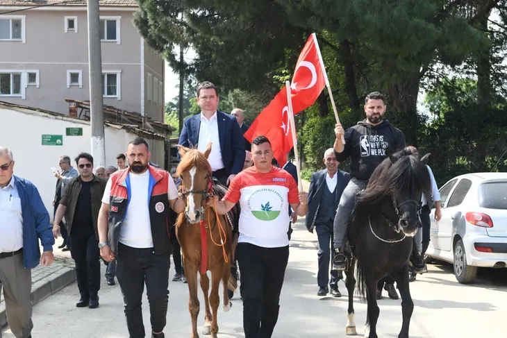 Osmangazi’de geleneksel rahvan at koşusu coşkusu Osmangazi Belediyesi tarafından bu yıl 20’ncisi düzenlenen Osman Gazi'yi Anma