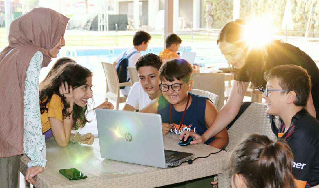 Manisa’nın Alaşehir ilçesinde görev yapan Uluderbent Ortaokulu Fen Bilimleri Öğretmeni