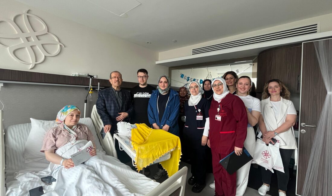 Hayat Hastanesi’nde Anneler Günü Kutlaması… Hayat Hastanesi Yönetim Kurulu Başkanı Uzm. Dr. Ahmet Özkul, Anneler
