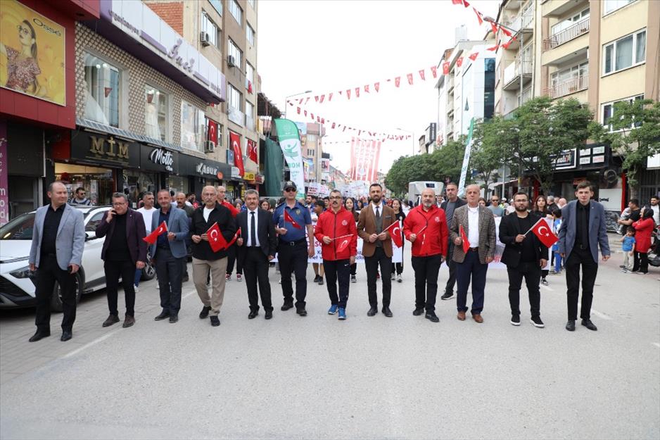 İnegöl’de 19 Mayıs Coşkusu Sokaklara Taştı Gazi Mustafa Kemal Atatürk’ün Samsun’a çıkarak kurtuluş mücadelesini başlattığı 19