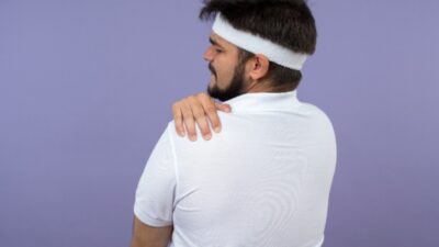 Ortopedi ve Travmatoloji Uzmanı Op. Dr. Özgür Oktay Nar, omuzda