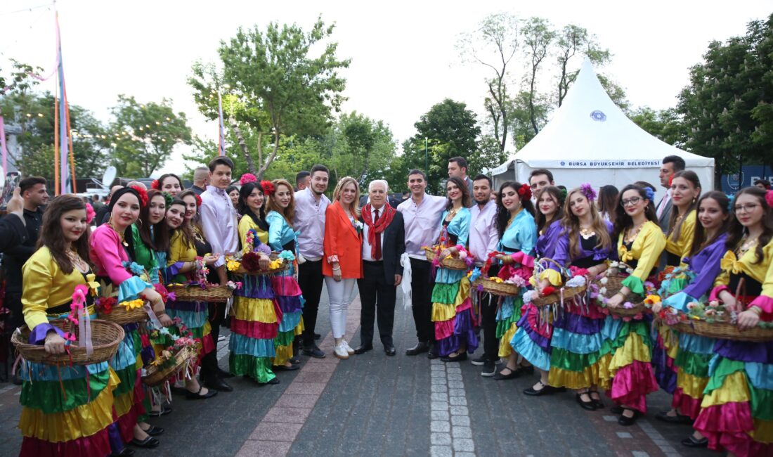 Bursa Büyükşehir Belediyesi tarafından düzenlenen Hıdırellez Şenliği’nde, binlerce vatandaş baharın