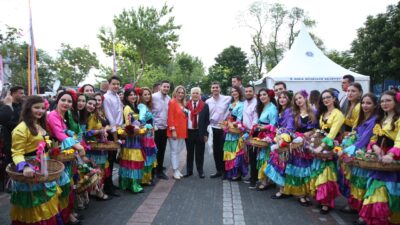 Bursa Büyükşehir Belediyesi tarafından düzenlenen Hıdırellez Şenliği’nde, binlerce vatandaş baharın