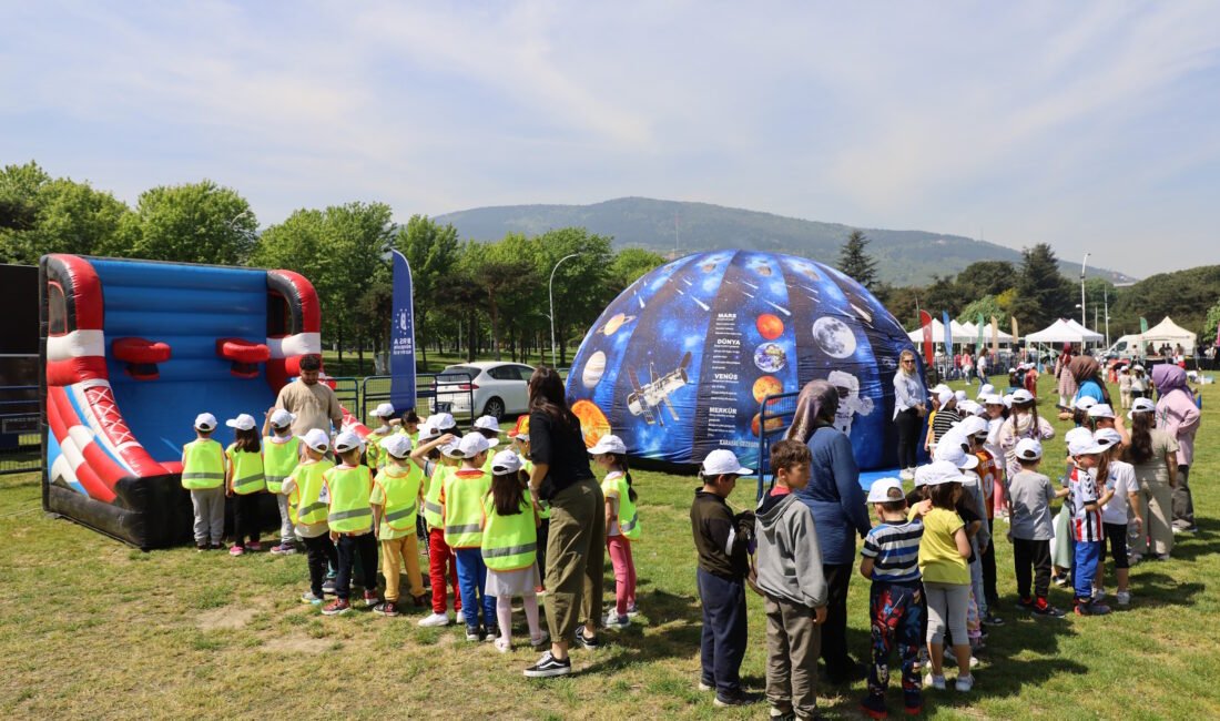 Bursa Uluslararası Spor Festivali’nde çocuklar doyasıya eğlendi Bursa Büyükşehir Belediyesi tarafından düzenlenen Bursa Uluslararası Spor Festivali kapsamındaki