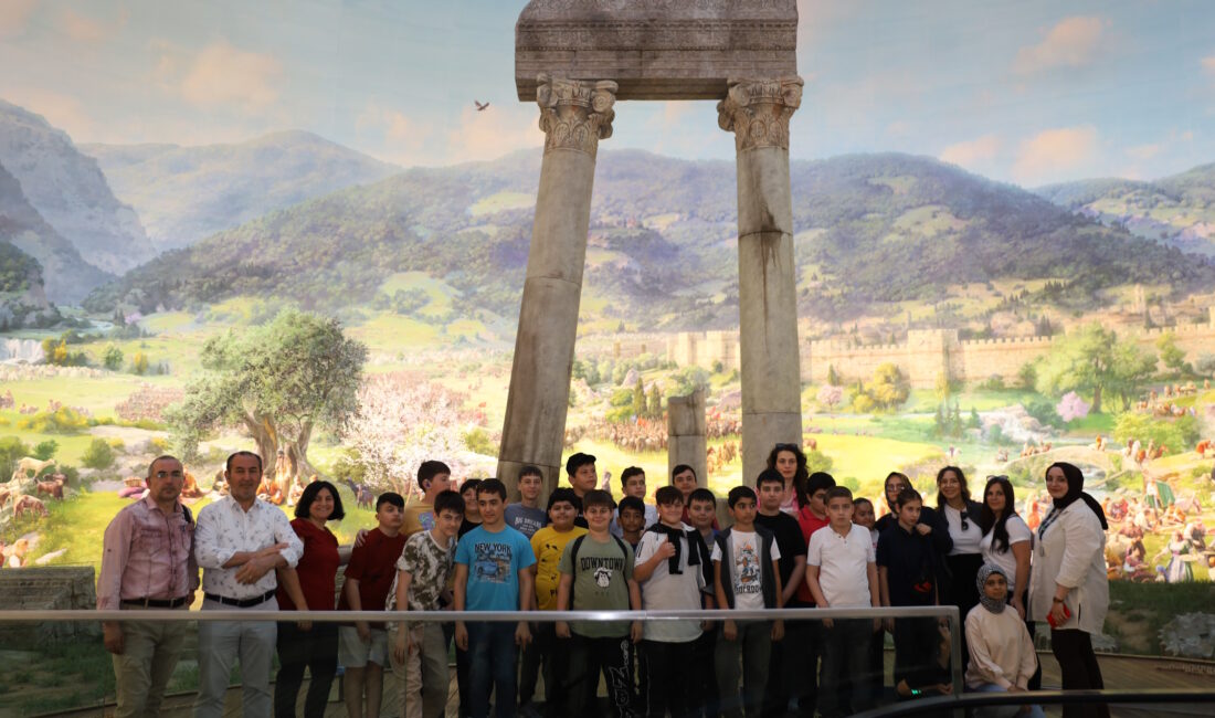 Bursa’nın güzelliklerini ‘Engelsiz tur’ ile tanıdılar Bursa Büyükşehir Belediyesi, ‘Engelsiz Turizm’ projesiyle özel gereksinimli bireylerin de