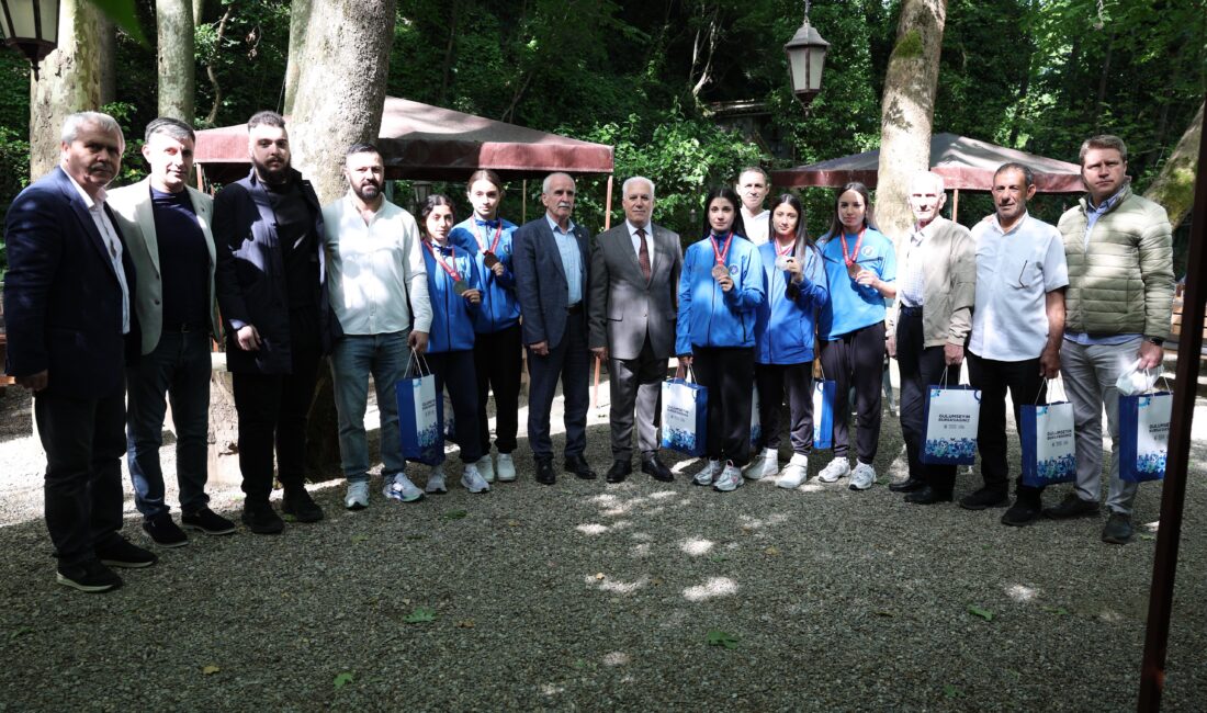 Bursa Büyükşehir Belediye Başkanı Mustafa Bozbey, Türkiye Ferdi Boks Şampiyonası’nda