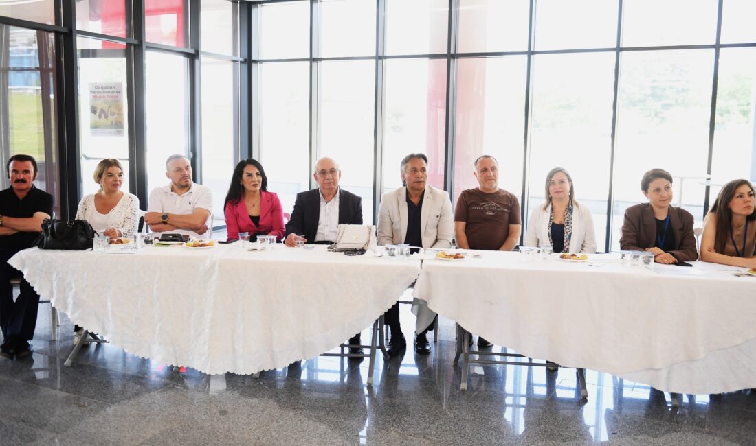 Hayallerdeki Bursa Osmangazi’de konuşuldu Osmangazi Kent Konseyi ev sahipliğinde düzenlenen ‘Hayalimizdeki Bursa’yı Konuşuyoruz’ buluşmalarının