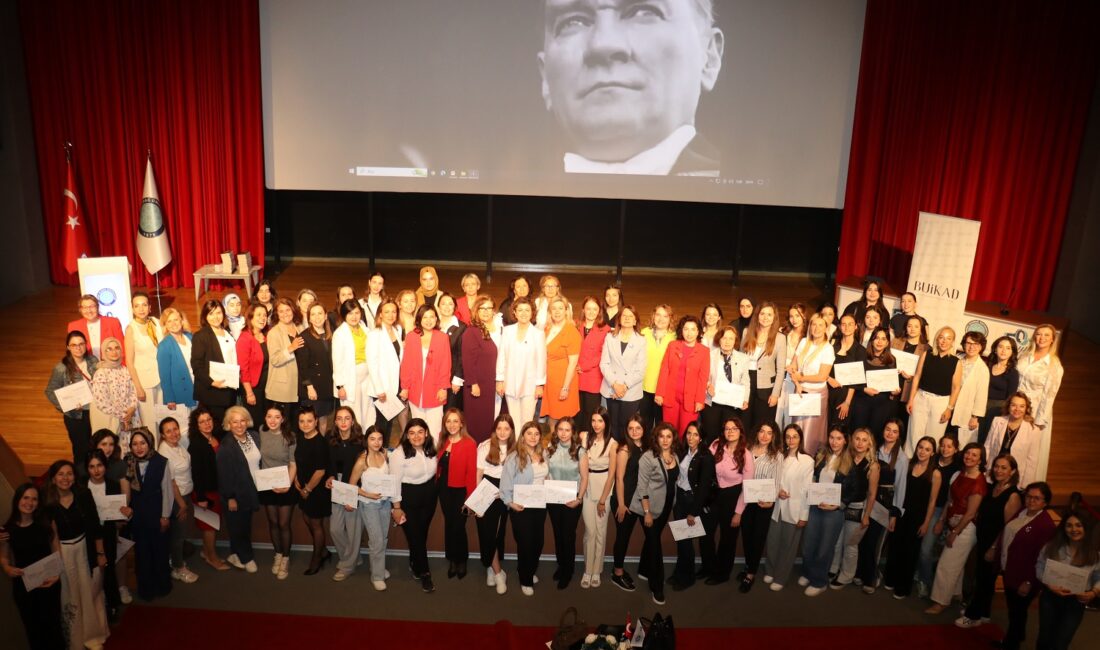 BUİKAD’dan noktalama projesi… Bursa İş Kadınları ve Yöneticileri Derneği (BUİKAD) üniversiteli öğrencilere destek