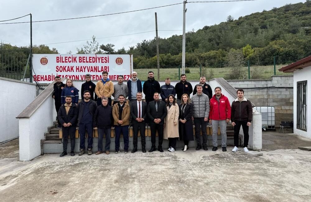 Gemlik Belediyesi heyetinden Bilecik Belediyesi’ne ziyaret Bursa'nın Gemlik Belediye Başkan Yardımcısı Emrecan Uzunkaya ve beraberindeki heyet,