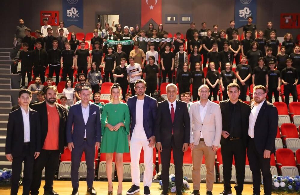 Ömer Erdoğan, Bursa Uluslararası Spor Festivali’nin konuğu oldu Bursa Büyükşehir Belediyesi tarafından düzenlenen Bursa Uluslararası Spor Festivali kapsamında