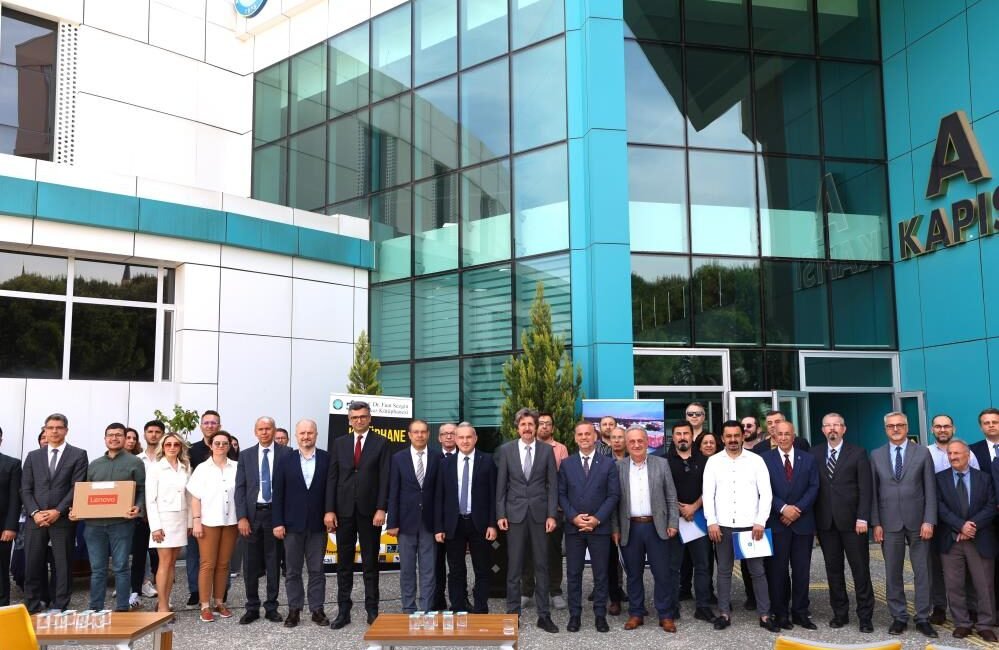 Uludağ Üniversitesi’nde kitap kurtları ödüllendirildi Bursa Uludağ Üniversitesi (BUÜ) Kütüphane ve Dokümantasyon Daire Başkanlığı, 61.