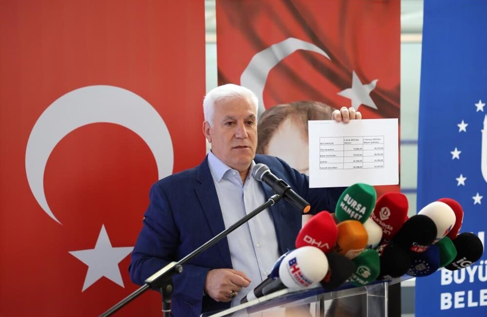 Başkan Bozbey; “Bursalıların da çalışma arkadaşlarımızın da haklarını koruyoruz” Bursa Büyükşehir Belediye Başkanı Mustafa Bozbey, BURULAŞ çalışanlarının büyük genelinin