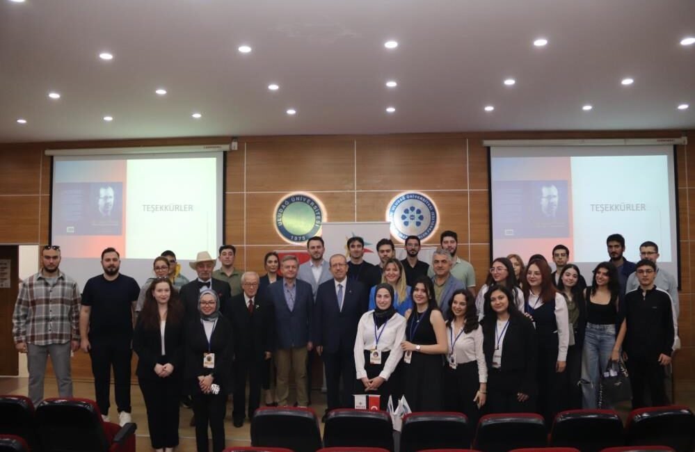 Ahmet Özkul, öğrencilerle buluştu Bursa Uludağ Üniversitesi (BUÜ) İnsan Kaynakları Öğrenci Topluluğu’nun her yıl