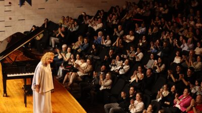 Başarılı performansıyla uzun yıllardır sanatseverlerin gönlünde taht kuran “Nilüfer Oda