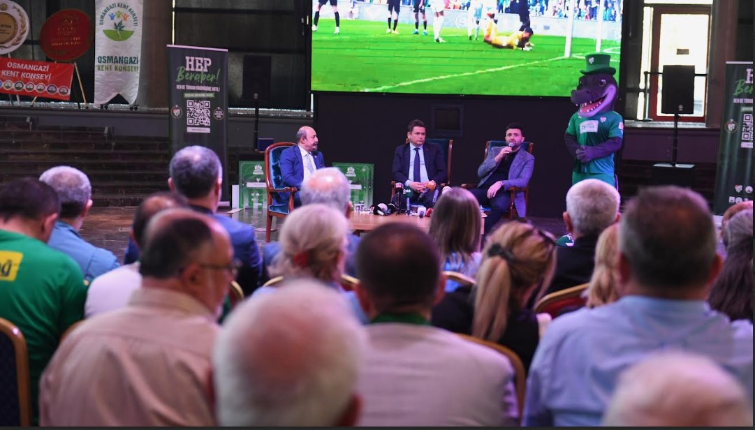 Başkanlar Osmangazi’de Bursaspor’u konuştu Bursaspor’un Süper Lig’de şampiyon oluşunun 15’inci yıl dönümünde Osmangazi Belediyesi