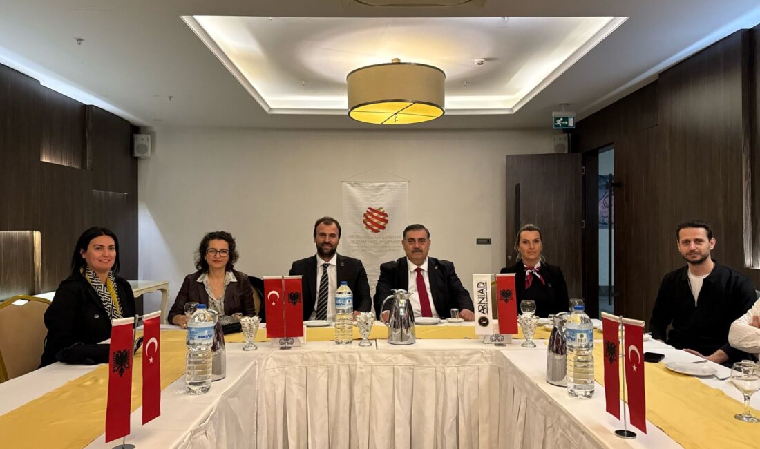 Arnavut İş İnsanları Derneği (ARNİAD), genel kurulun ardından ilk etkinliğini