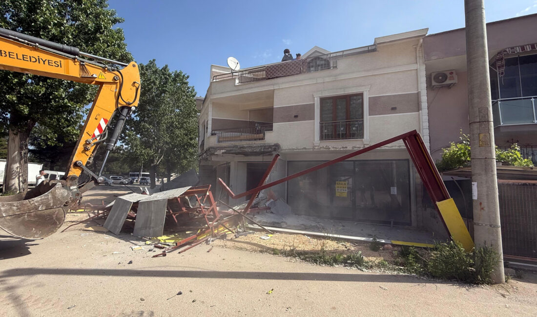 Osmangazi Belediyesi, Yunuseli Mahallesi’nde yer alan bir binanın, onaylı projeye