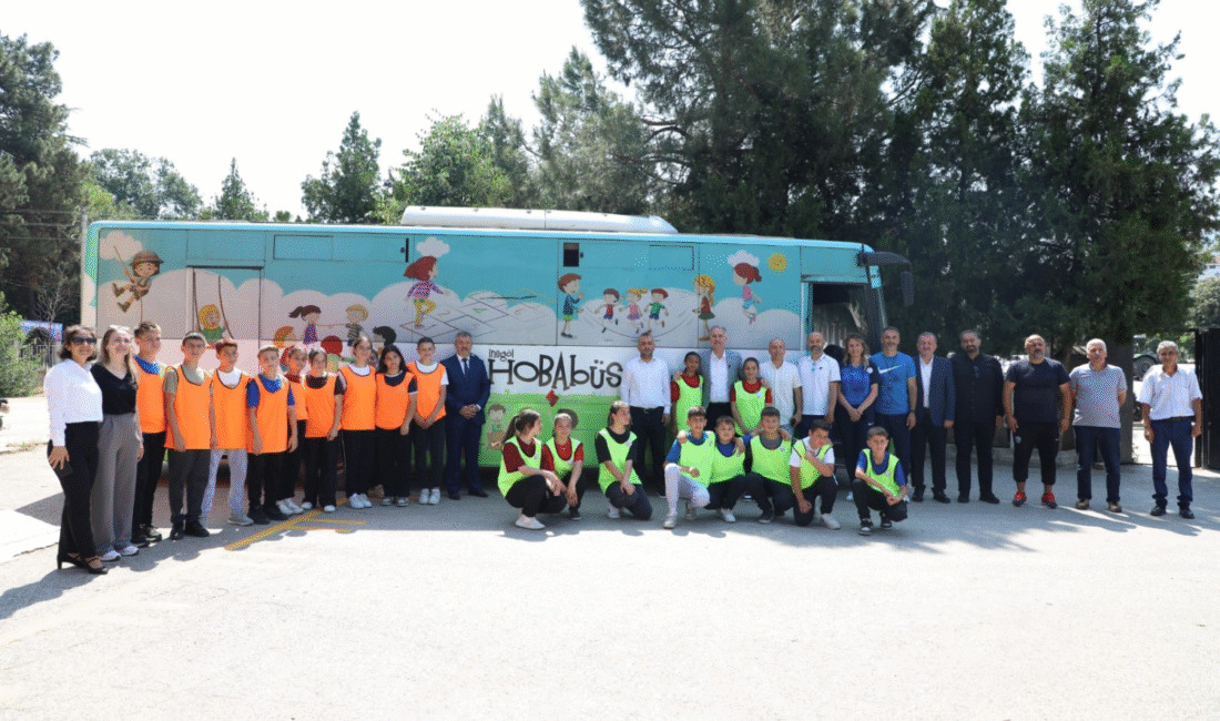 Hobabüs İnegöl’ü Harekete Geçiriyor HOBA (Hareketli Yaşam, Oyun ve Beceri Aktiviteleri) projesini otobüs desteği