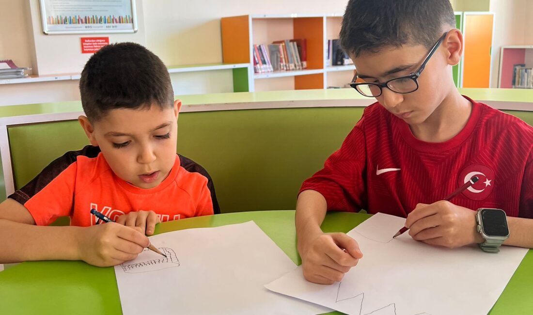 Osmangazi’de minik eller renkli hayaller çizdi Osmangazi Belediyesi tarafından düzenlenen ‘Minik Eller Renkli Hayaller’ etkinliğine katılan