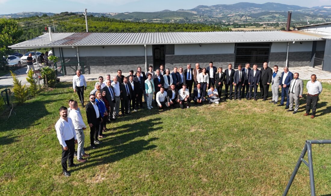 Anahtar Parti'nin 4 genel başkan yardımcısı ile Mustafakemalpaşa'daki 131 mahalle