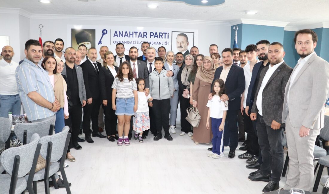 Orhangazi Ülkü Ocakları Eski Başkanı Anahtar Parti’de! Anahtar Parti Bursa İl Başkanı Fikret Aslan ve beraberindeki kalabalık