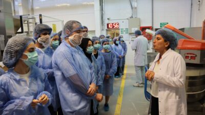 Bursa Büyükşehir Belediyesi Gençlik Kulübü üyesi gençler, ‘Gülümseyen Gençlik’ programı