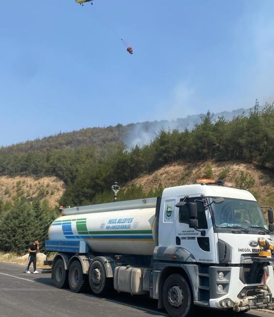 İnegöl Belediyesi, Bilecik bölgesinde çıkan orman yangınlarına müdahale çalışmalarına destek