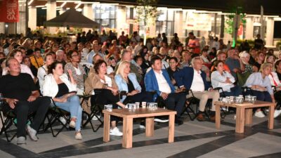 Osmangazi Belediyesi, yaz akşamlarını renklendirmek ve vatandaşlara açık havada sinema