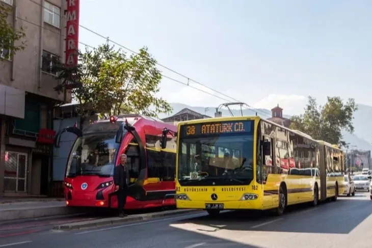 Bursa’da 30 Ağustos’ta ulaşım ücretsiz Bursa Büyükşehir Belediyesi, vatandaşların tören ve kutlamalara kolaylıkla ulaşabilmesi