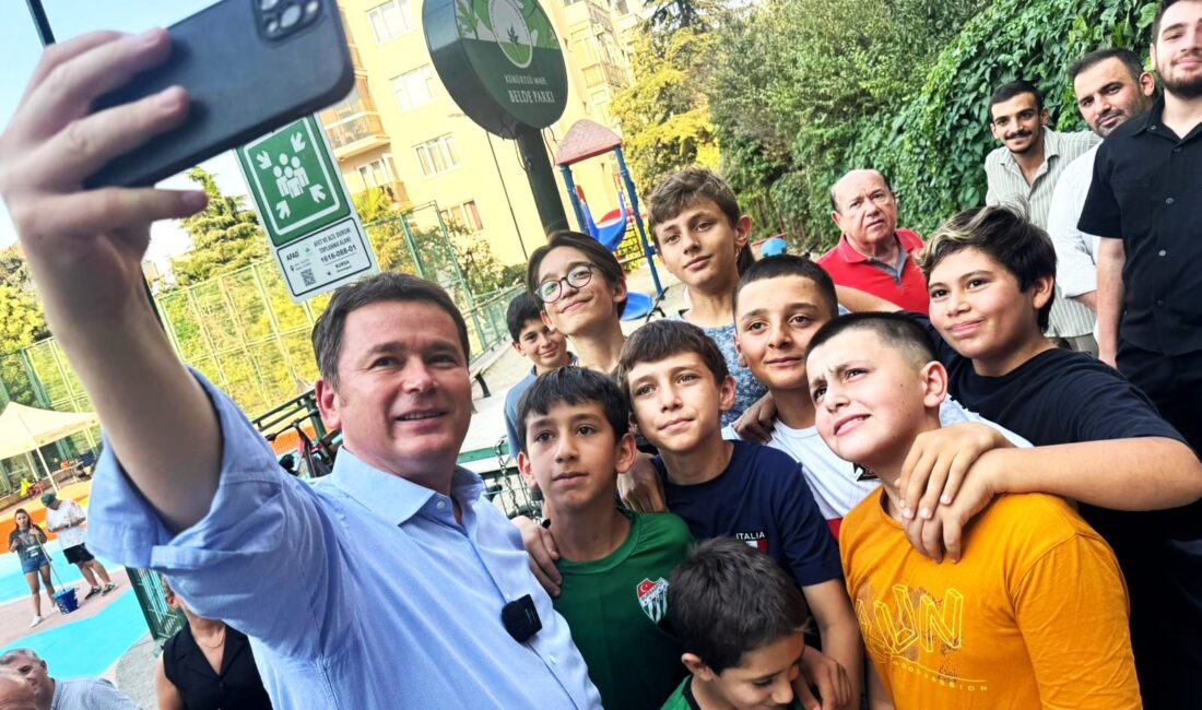 Başkan Aydın gençlerle basketbol sahası boyadı Osmangazi Belediyesi'nin ilçedeki basketbol sahalarını güzelleştirmek adına düzenlediği ‘Basketbol Sahaları