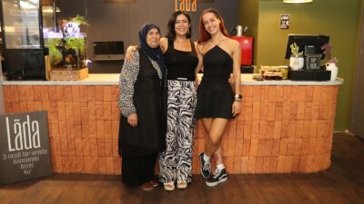 Annesi ve kızıyla birlikte açtığı işletmede Gaziantep lezzetlerini Bursalılarla buluşturan