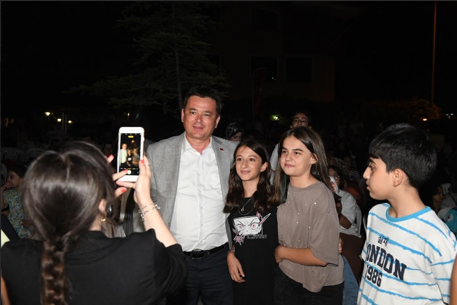 Osmangazi Belediyesi’nin yaz akşamlarını şenlendiren yaz etkinlikleri programı, Güneştepe Mahallesi’nde