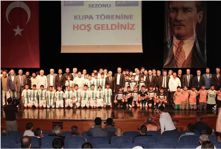 Bursa Amatör Spor Kulüpleri Federasyonu 2024-2025 Futbol Müsabakaları Kupa Töreni'nde