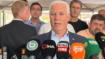 Bursa Büyükşehir Belediye Başkanı Mustafa Bozbey, partisinden istifa haberlerini yalanlayarak,