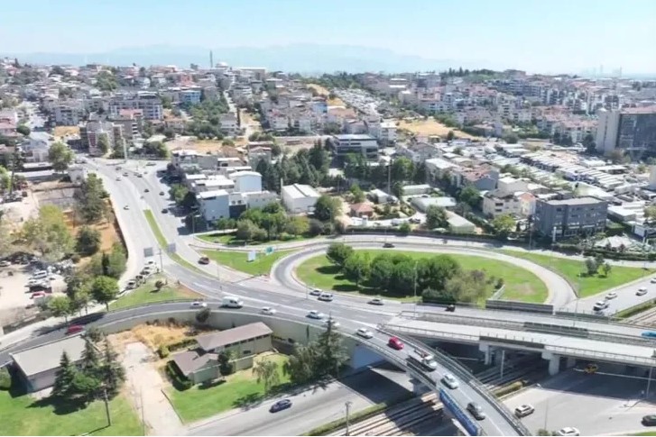 Bursa Büyükşehir Belediyesi, Ata Bulvarı ile Sanayi Caddesi kesişiminde bulunan