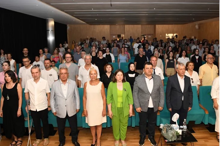 Osmangazi Belediyesi’nin ev sahipliğinde düzenlenen “Bir Ustanın İzinde” gecesi, Genco