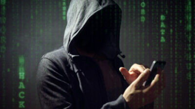 Bursa’da kendilerini polis olarak tanıtan dolandırıcılar, 75 yaşındaki emekli vatandaşı