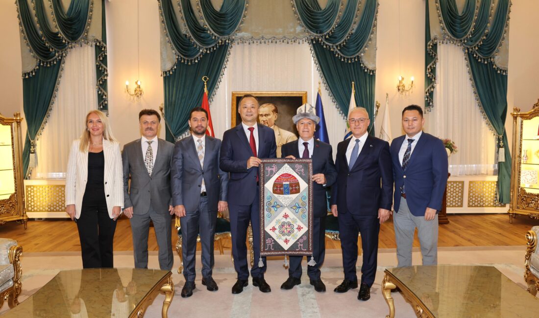 Kırgız Cumhuriyeti Ankara Büyükelçisi Ruslan Kazakbaev’in Başkan Mustafa Bozbey’e yaptığı