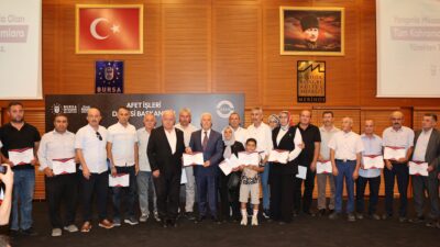 Bursa Büyükşehir Belediye Başkanı Mustafa Bozbey, kentin farklı noktalarında meydana