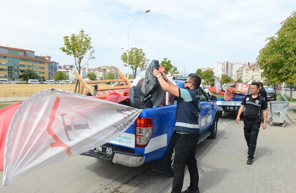 Nilüfer’de kaldırım işgallerine karşı kapsamlı denetim Nilüfer Belediyesi zabıta ekipleri, 23 Nisan ve Altınşehir Mahallelerinde gerçekleştirdiği