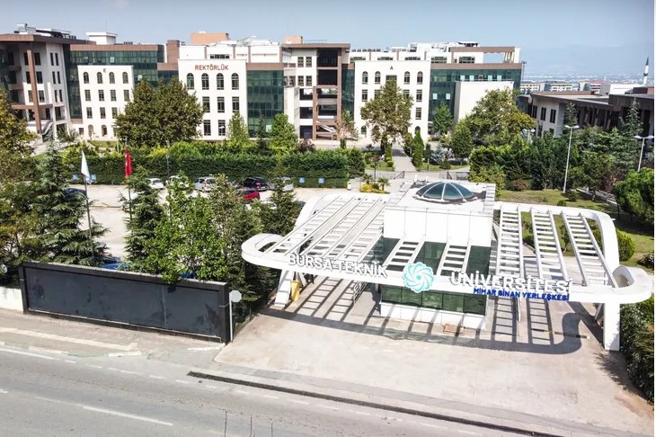 Bursa Teknik Üniversitesi (BTÜ) matematik eğitiminde dijital dönüşümü hedefleyen bir