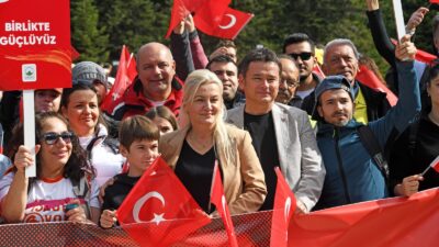 Osmangazi Belediyesi, Türkiye Cumhuriyeti’nin 102’inci kuruluş yıldönümü etkinlikleri kapsamında Uludağ’da