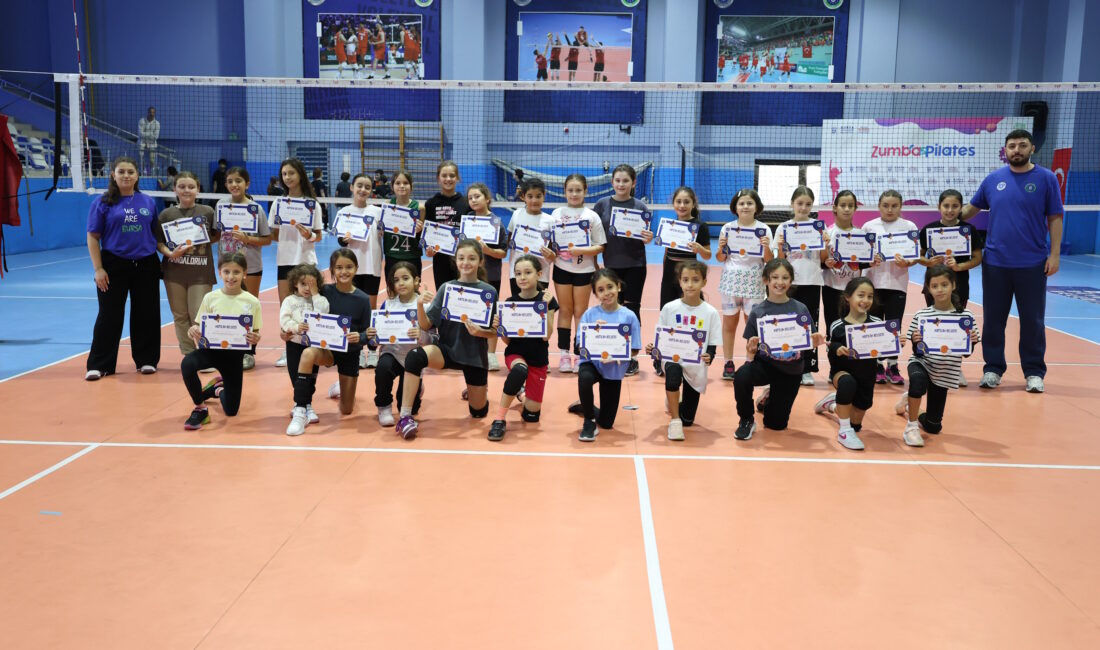 Kış Spor Okulları’nda ilk dönem tamamlandı Bursa Büyükşehir Belediyesi tarafından düzenlenen Kış Spor Okulları sayesinde çocuklar,