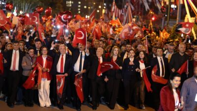 Bursa Büyükşehir Belediyesi ve Nilüfer Belediyesi tarafından düzenlenen “Cumhuriyet Yürüyüşü”ne