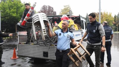 Osmangazi Belediyesi Zabıta Müdürlüğü’ne bağlı ekipler, kaldırım ve yolları işgal