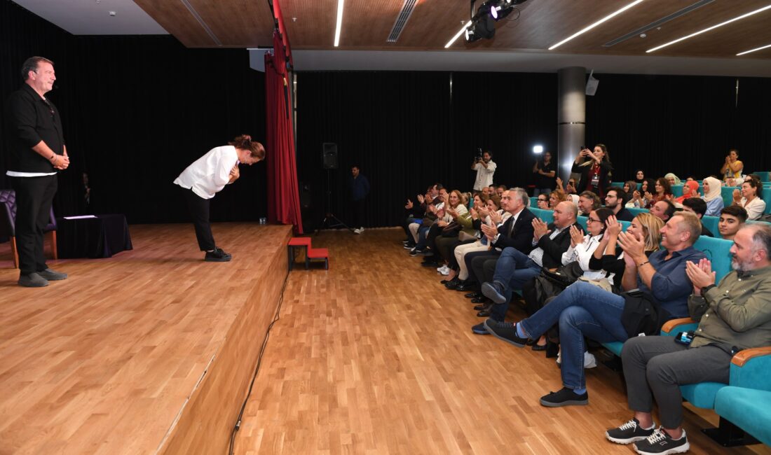 Osmangazi 	Belediyesi 	yılın aydını olarak belirlediği Yaşar Kemal’in Ortadirek Roman’ından